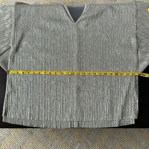 Anthropologie Vanessa Virginia metallic silver v neck flutter sleeve top - Picture 3 of 10